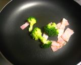 お弁当に♪ブロッコリーとベーコンマヨ炒め作り方3写真