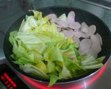 朝食に・・・お手軽魚肉ソーセージ炒め作り方1写真