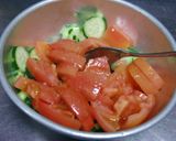 簡単！トマトときゅうりの和え物☆ごま風味作り方1写真