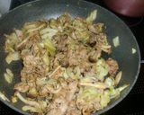 キャベツ+しめじ＋豚肉のカレー炒め作り方2写真