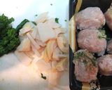 鶏つくねと春ものの醤油炒め作り方1写真
