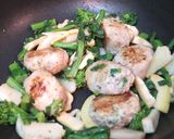 鶏つくねと春ものの醤油炒め作り方2写真