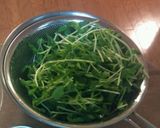 豆苗と豚肉の中華炒め作り方1写真