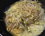 豆もやしと長ねぎ（青い部分）と卵の炒め物作り方2写真