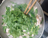 簡単　春菊と豚こま肉のゴマ油醤油炒め作り方4写真