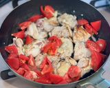 塩麹でやわらか♡鶏もも肉のトマトソテー作り方4写真
