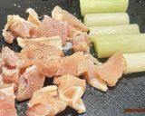 簡単!香ばし鶏肉と長ネギの焦がし醤油焼きそば作り方2写真