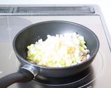 フワッと美味しい【マッチャンとベーコンのオムレツ作り方3写真