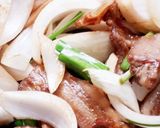 照り旨☆豚カルビと新玉ねぎとニラの炒め物作り方3写真