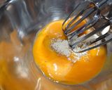 簡単！♬抹茶＆小豆カップシフォンケーキ♬作り方1写真