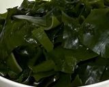 簡単に◎新ワカメと夏野菜の酢の物作り方1写真