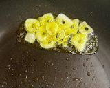 海老とアスパラと茸のガリバタ炒め。作り方2写真