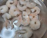 冷凍エビとアスパラの酒蒸し風炒め作り方1写真