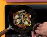 ワタリガニの和風アヒージョ【食遺産】作り方5写真