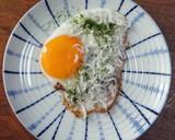 釜揚げしらすと青のりの目玉焼き作り方2写真