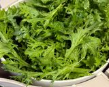 カリカリ豚の香味ソース わさび菜サラダ♪作り方1写真