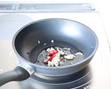 簡単に【しらすとしめじのペペロンソテー】作り方1写真