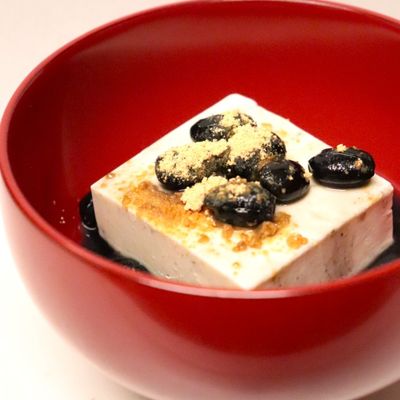 デザート☆絹ごし豆腐の黒豆ソース黄粉かけ by 白雲堂 【クックパッド
