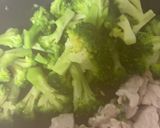 簡単！豚肉とブロッコリーのガリバタ醤油作り方1写真