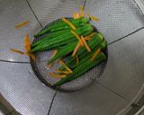オクラと人参の胡麻和えwith肉巻き作り方3写真