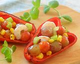 ミニトマトとピオーネ詰めてパプリカカップ作り方5写真