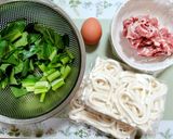 簡単ランチ！小松菜と豚肉、卵の焼うどん作り方1写真