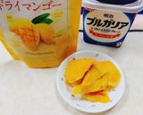 ☆ヨーグルトにドライマンゴ美味♬作り方1写真