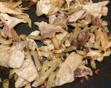ビーツの葉とザーサイの豚肉炒め作り方5写真