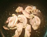 旨〜😋鶏もも肉☆キャベツにら塩麹炒め♪作り方2写真