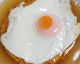 フライパンで♪チキンラーメンしろたまごのせ作り方5写真
