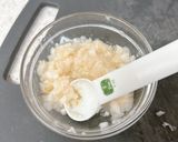 トマトスライスの新玉ねぎ塩麹ドレッシング作り方1写真