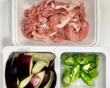 豚こま肉とナスと韓国唐辛子の味噌炒め作り方1写真