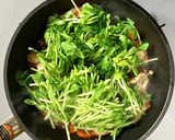 豚バラ肉とパプリカと豆苗の中華炒め作り方6写真