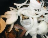 削り節味噌汁●薄切り新玉ネギの味噌汁作り方1写真