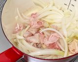 スタミナ満点！豚バラ肉とニラのみそ汁作り方2写真