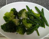 緑野菜とオリーブのガーリック炒め作り方1写真