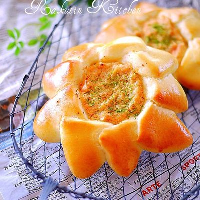 惣菜パン・可愛いひまわりハンバーグパン by putimiko