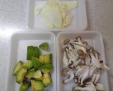 アボカドときのこのクリームパスタ作り方1写真