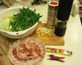 簡単!!豆苗と豚肉のピリ辛さっぱりパスタ作り方1写真