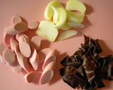 魚肉ソーセージと卵のケチャップ甘酢あん作り方1写真
