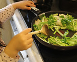カブを丸ごと使って♪カブと挽肉の炒め物作り方3写真