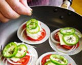 ぎょうざの皮でトマトピザ作り方6写真