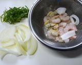 麺つゆバター＆柚子風味のシーフードパスタ作り方1写真
