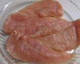 柔らか鶏肉のピカタ～カレー塩麹味～作り方1写真
