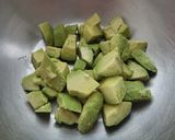 大蒜のアボカドのっけごはん作り方1写真