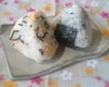 ワカメ×胡麻のおにぎり　わさび風味作り方9写真