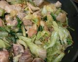 かなるンちの塩麹春キャベツと鶏肉の炒め物作り方3写真