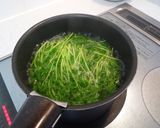 ♡☆豆苗と揚げのピリ辛玉ねぎだれ和え作り方1写真