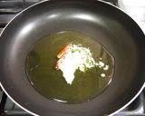 サラミと茎ブロッコリーのペペロンチーノ♪作り方3写真