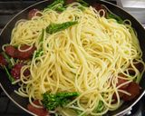 サラミと茎ブロッコリーのペペロンチーノ♪作り方6写真